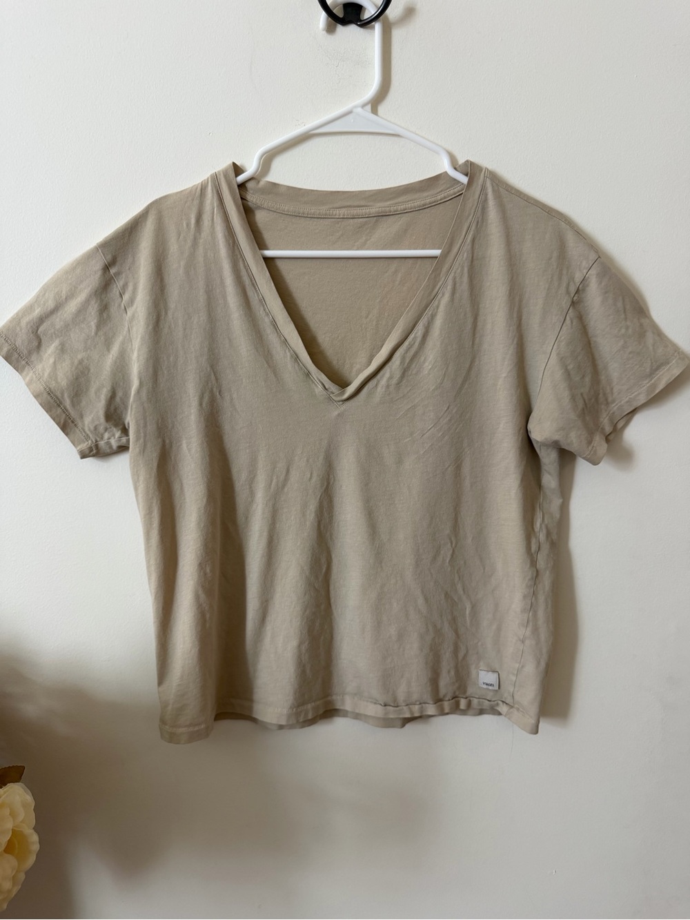 Vuori Sunrise V-Neck Short Sleeve Tee Top – Beige / Tan